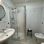 לינה וארוחת בוקר Sangregorooms 3*