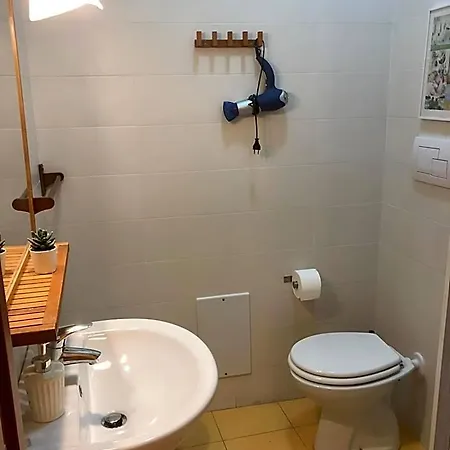 Sangregorooms Oda ve Kahvaltı 3*